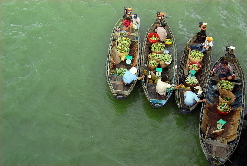 Cai Rang floating market mekong delta vietnam