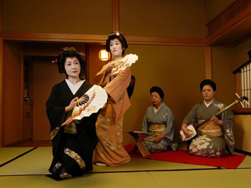 geisha performing music japan