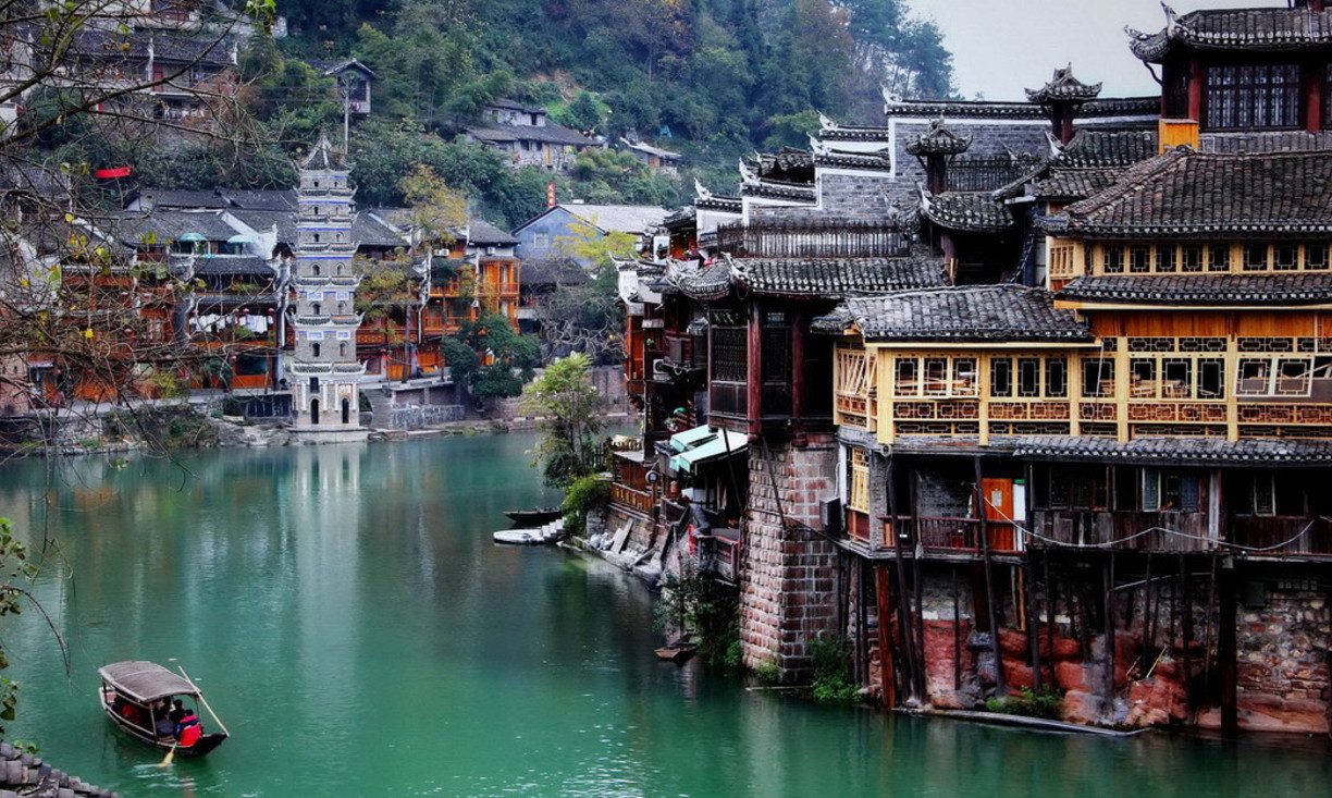 river buildings Fenghuang china