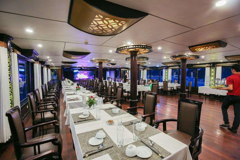 dining starlight cruise halong bay vietnam