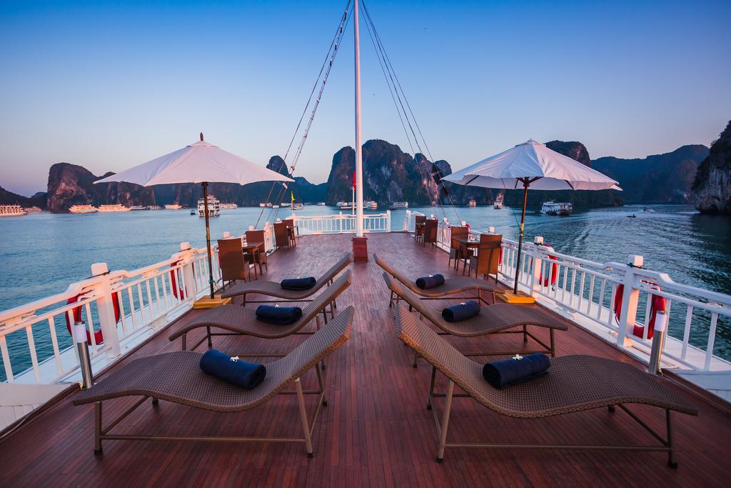 sundeck bhaya classic cruise halong bay vietnam
