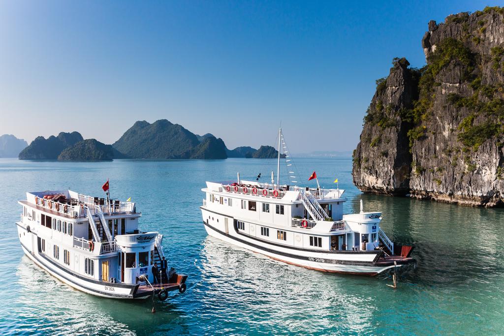 two boats bhaya classic cruise halong bay vietnam